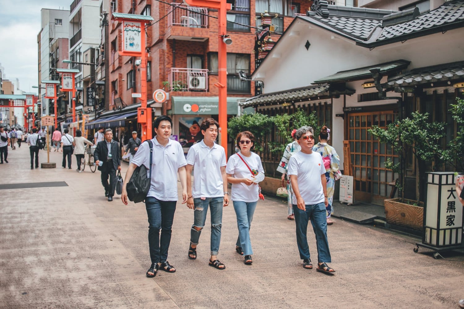 Family Reunion Photoshoot in Asakusa, Tokyo Photos at asakusa no.3 - uvegotmoment Tokyo photography