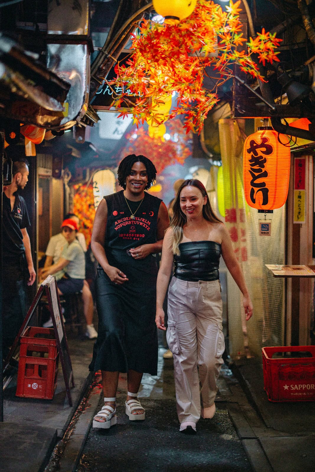 Best Friends Photoshoot in Shibuya and Shinjuku Photos at shinjuku no.1 - uvegotmoment Tokyo photography