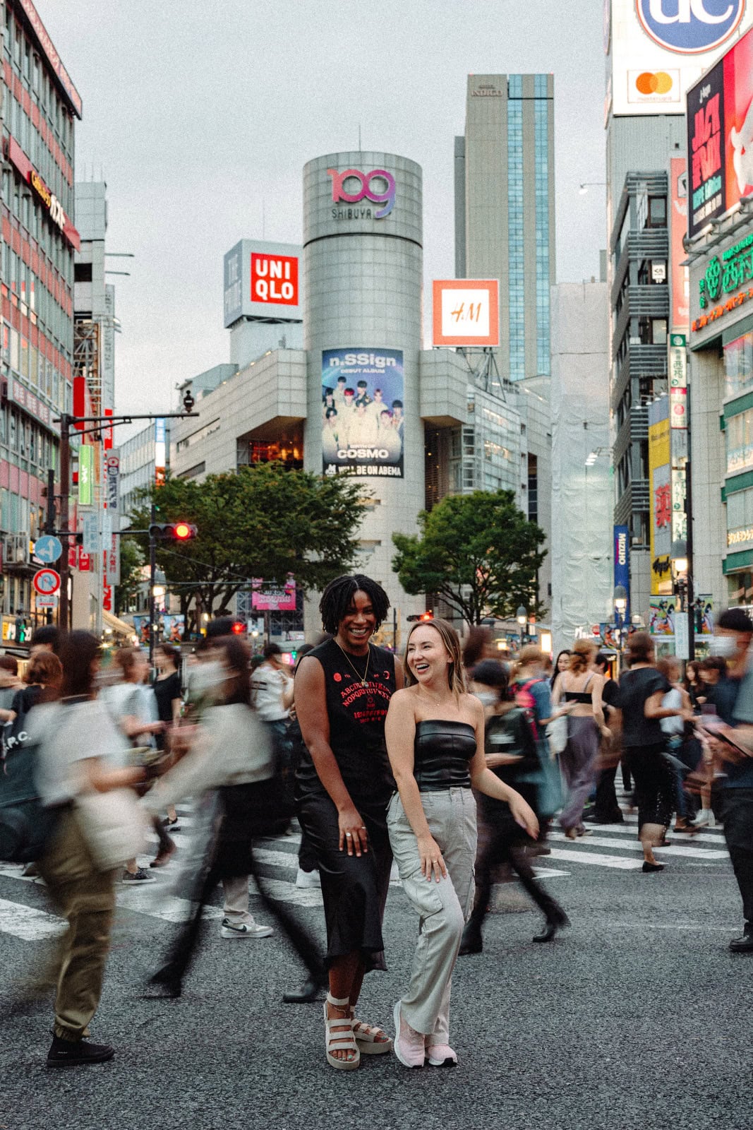 Best Friends Photoshoot in Shibuya and Shinjuku Photos at shinjuku no.2 - uvegotmoment Tokyo photography