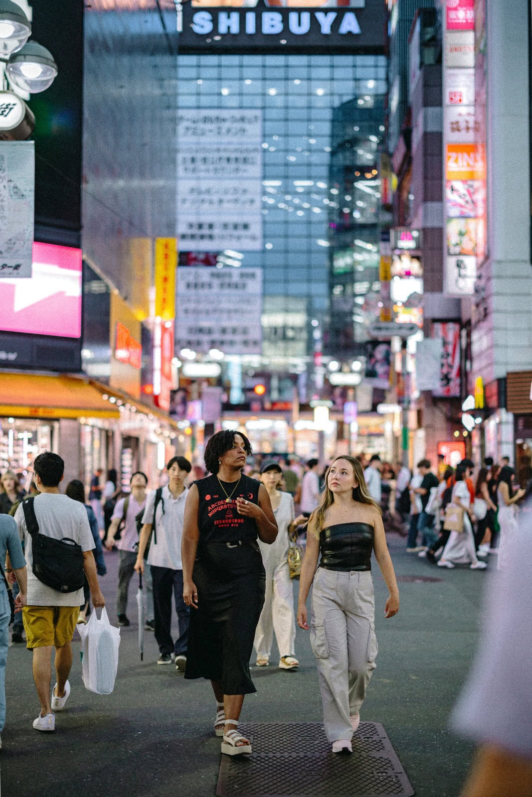 Best Friends Photoshoot in Shibuya and Shinjuku Photos at shinjuku no.8 - uvegotmoment Tokyo photography