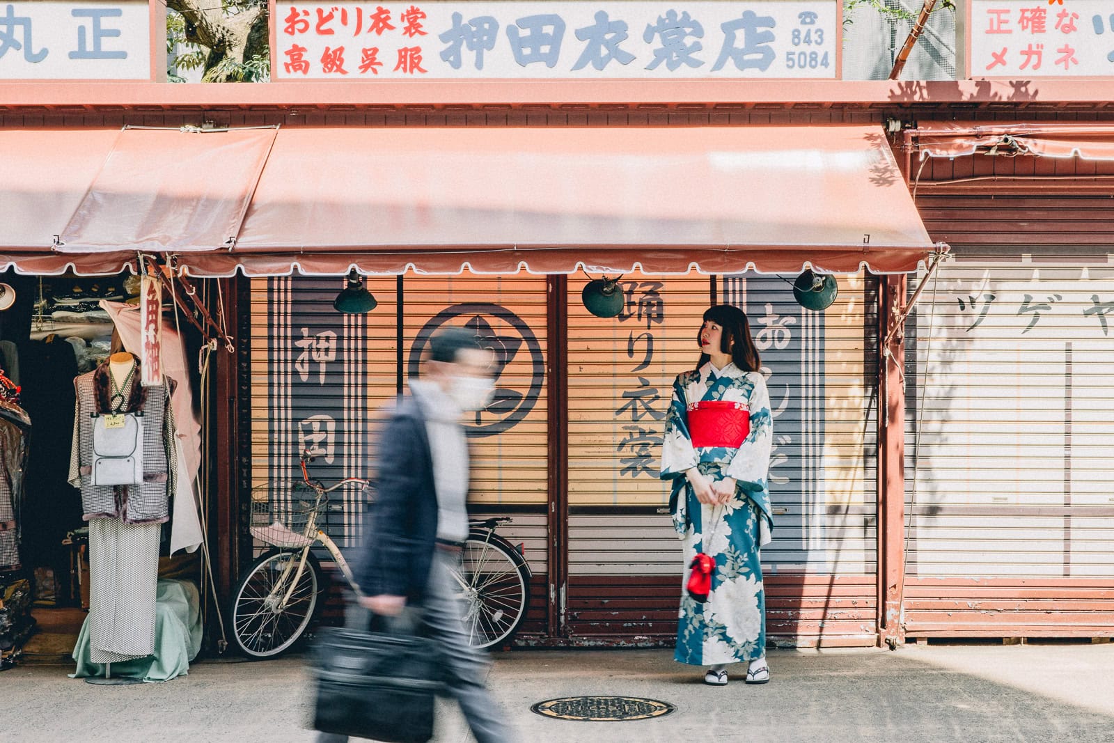 Asakusa Kimono Photoshoot – Timeless Solo Portrait in Tokyo Photos at asakusa no.4 - uvegotmoment Tokyo photography