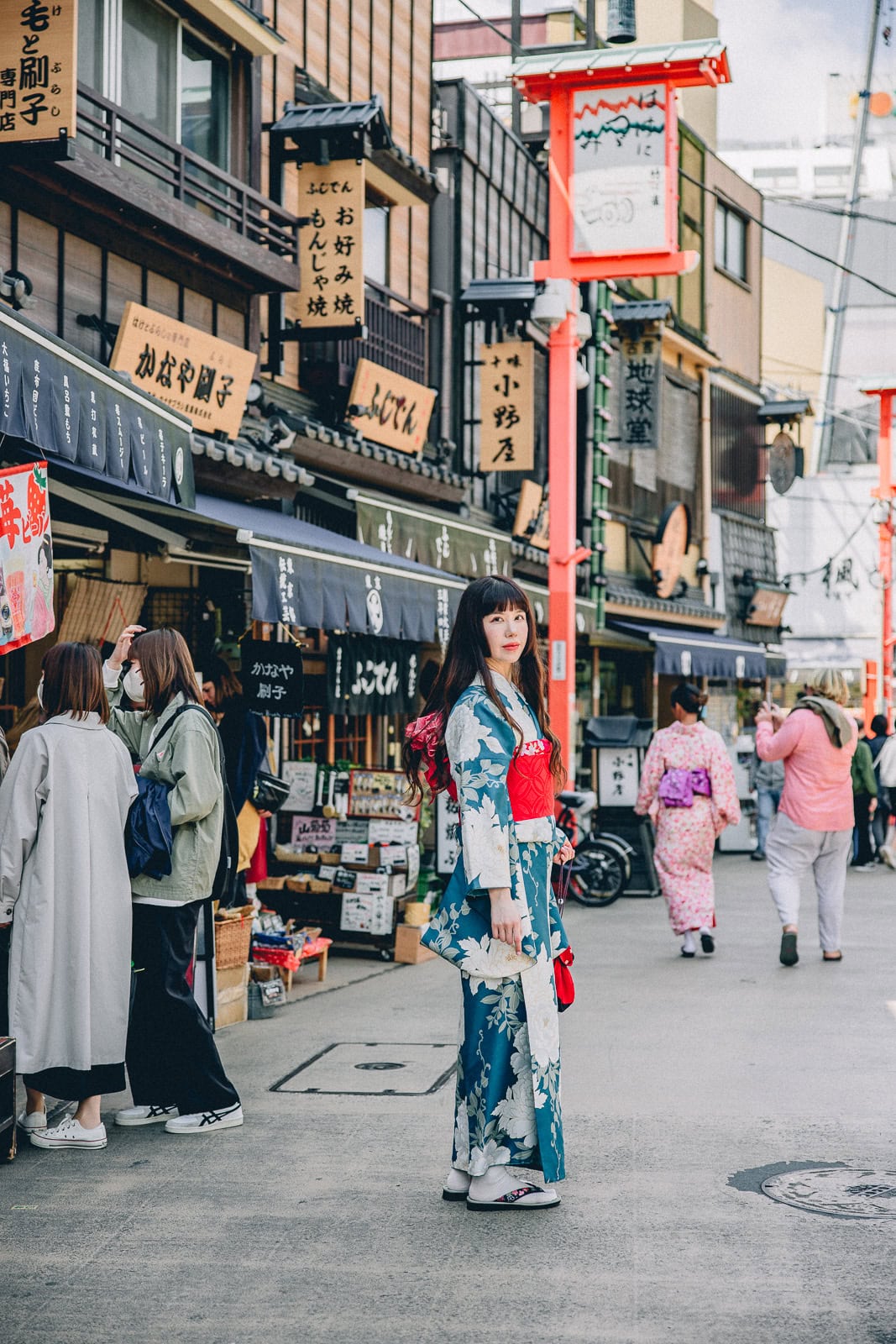 Asakusa Kimono Photoshoot – Timeless Solo Portrait in Tokyo Photos at asakusa no.5 - uvegotmoment Tokyo photography