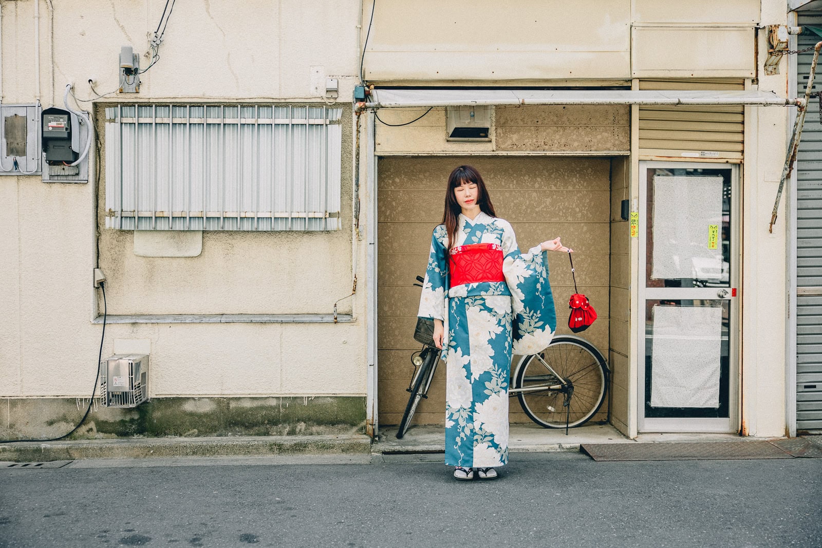 Asakusa Kimono Photoshoot – Timeless Solo Portrait in Tokyo Photos at asakusa no.8 - uvegotmoment Tokyo photography