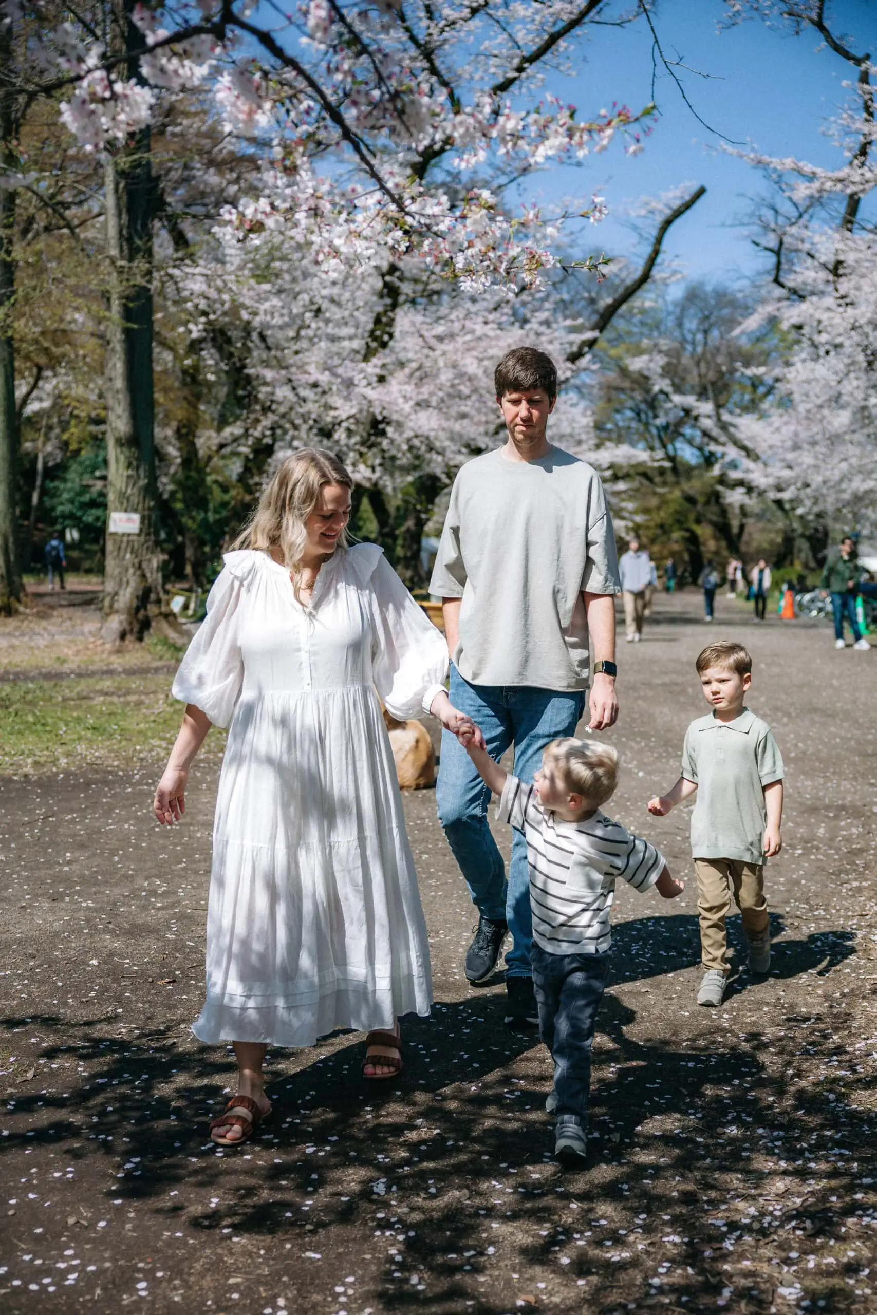 Cherry Blossom Family Photoshoot in Inokashira Park, Tokyo Photos at park no.3 - uvegotmoment Tokyo photography