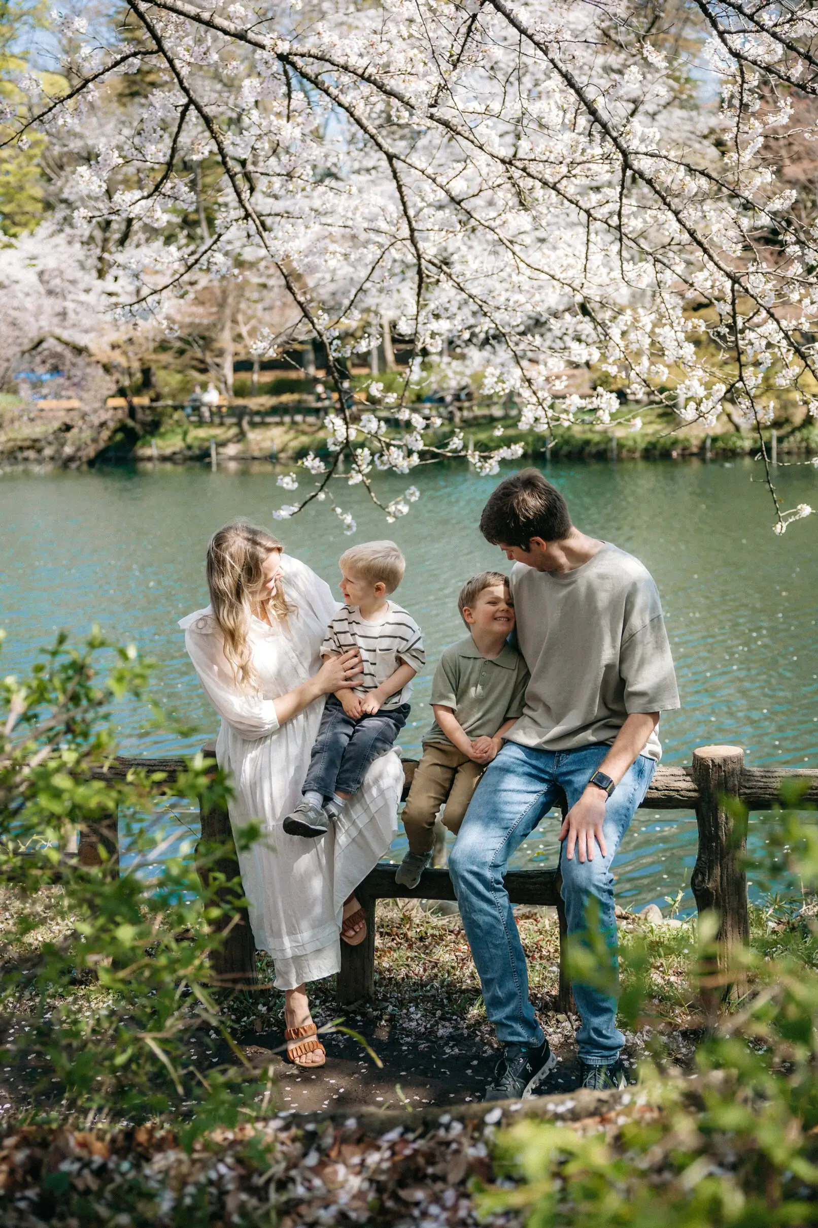Cherry Blossom Family Photoshoot in Inokashira Park, Tokyo Photos at park no.9 - uvegotmoment Tokyo photography