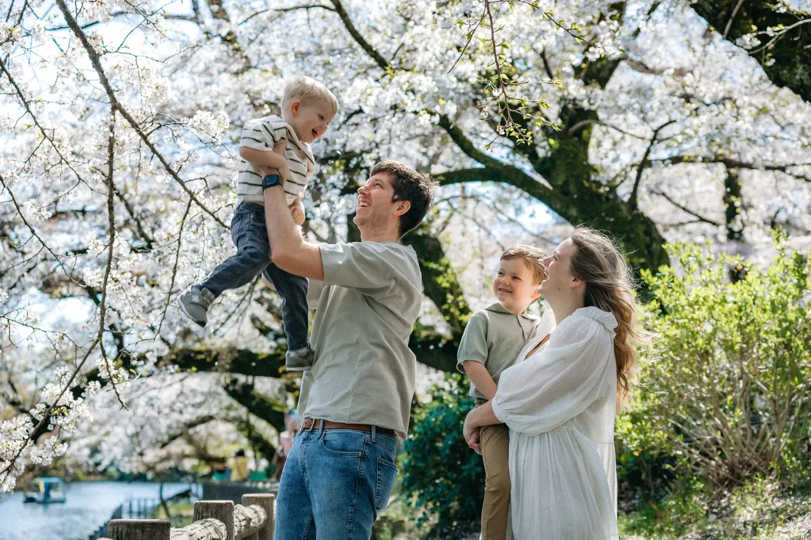 Cherry Blossom Family Photoshoot in Inokashira Park, Tokyo Photos at park no.17 - uvegotmoment Tokyo photography