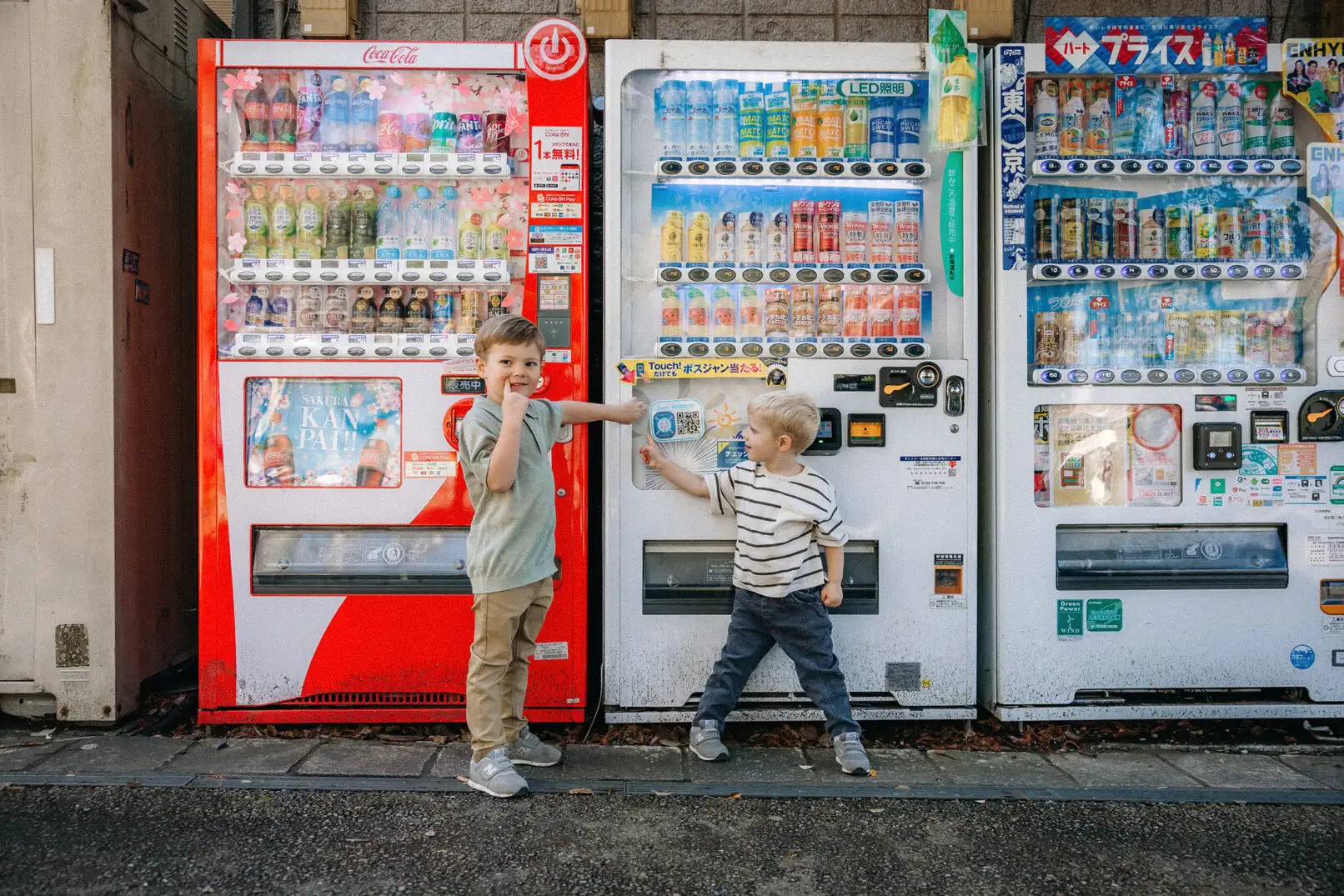 Cherry Blossom Family Photoshoot in Inokashira Park, Tokyo Photos at park no.23 - uvegotmoment Tokyo photography