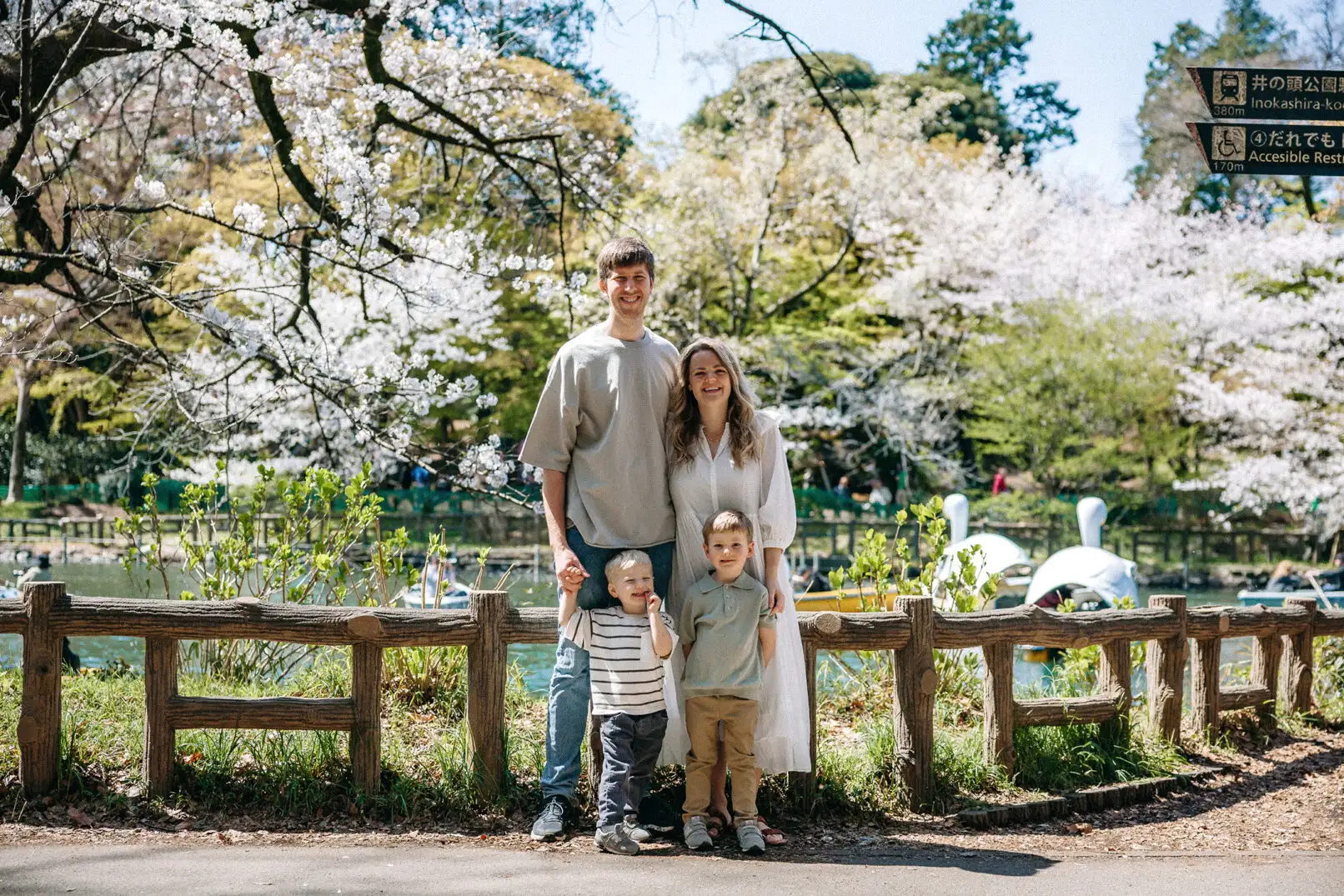Cherry Blossom Family Photoshoot in Inokashira Park, Tokyo Photos at park no.26 - uvegotmoment Tokyo photography