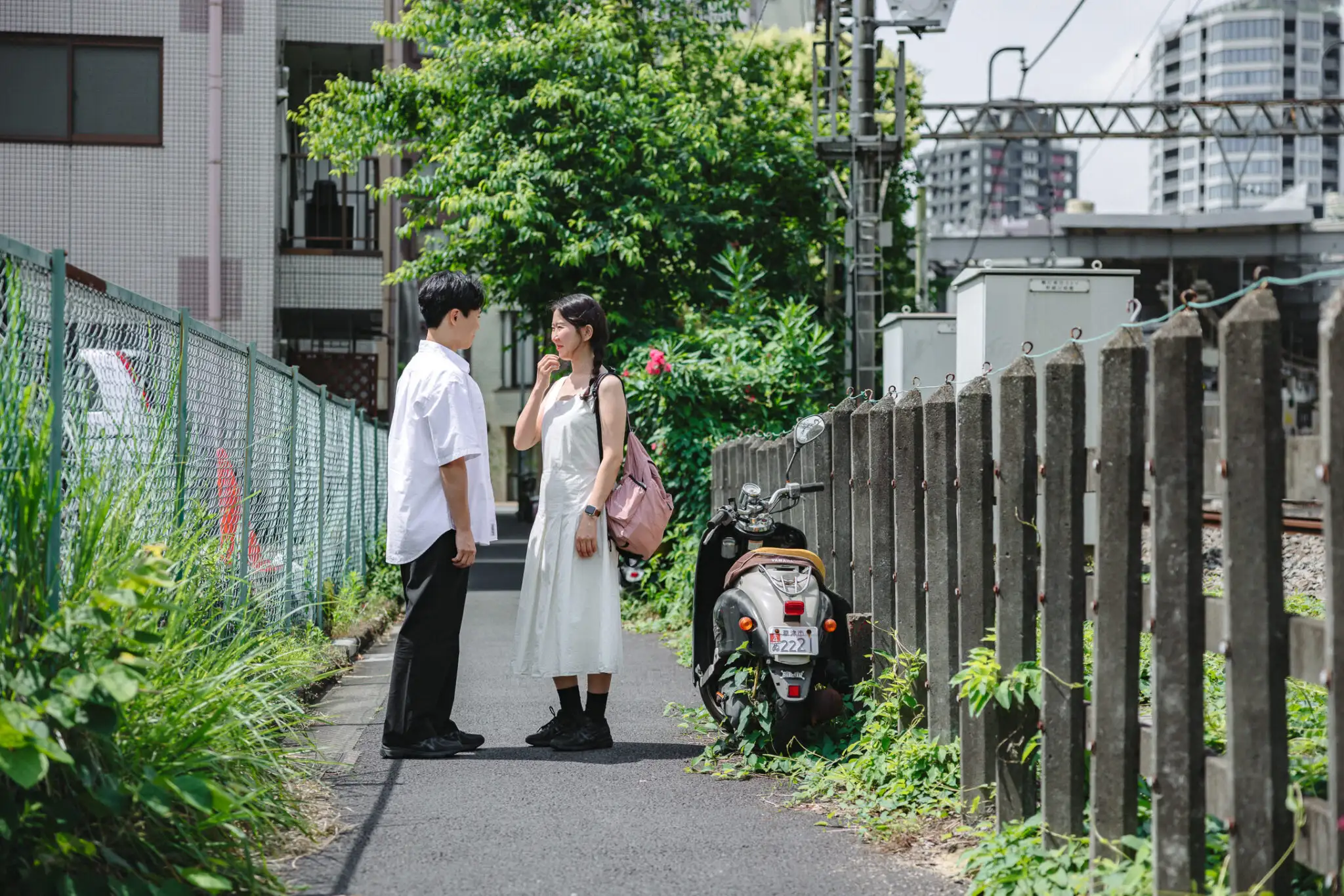 Summer Couple Photoshoot in a Quiet Tokyo Neighborhood Photos at residential no.2 - uvegotmoment Tokyo photography