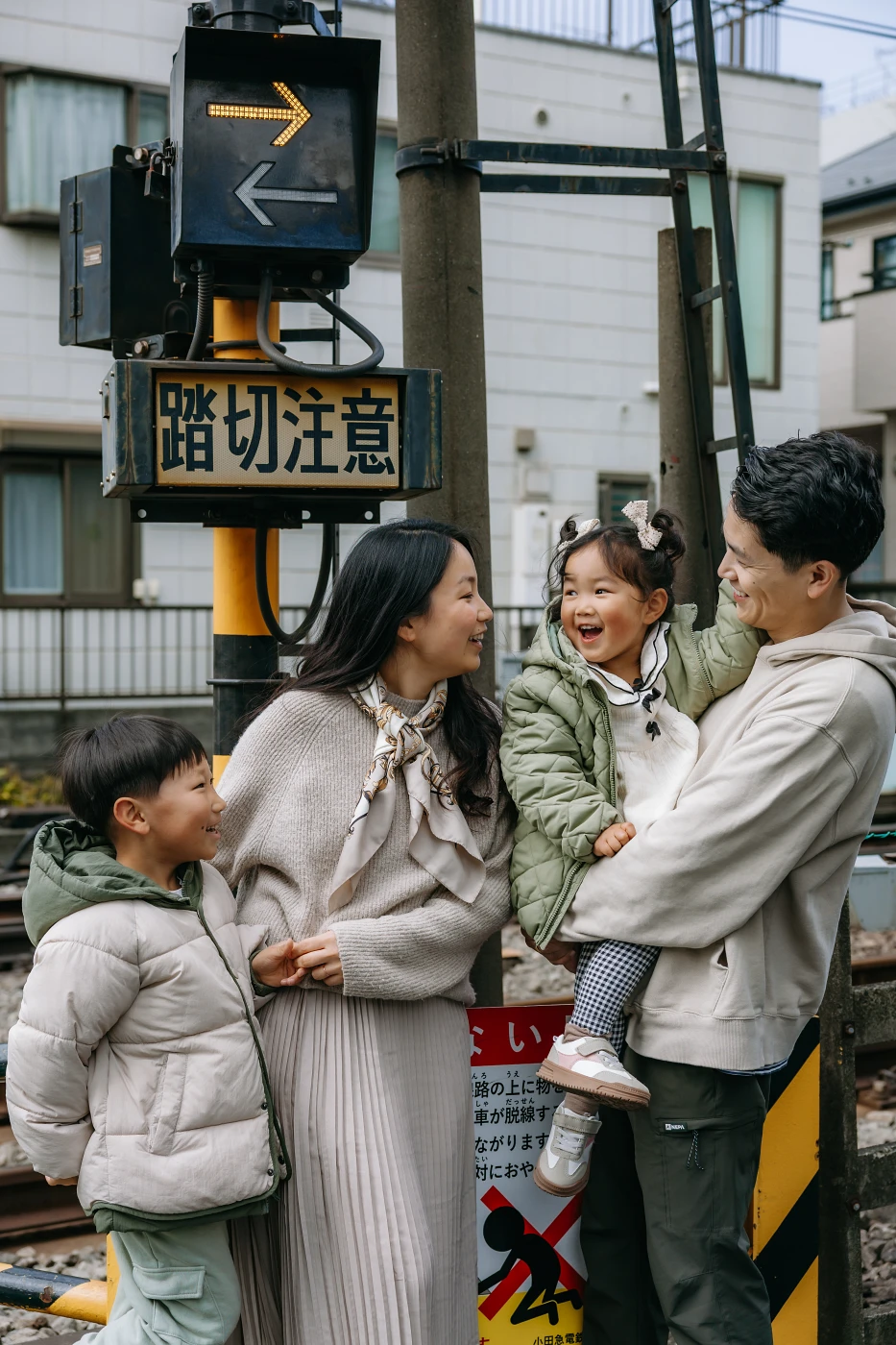 Relaxed Family Photoshoot in a Calm Tokyo Neighborhood Photos at residential no.1 - uvegotmoment Tokyo photography