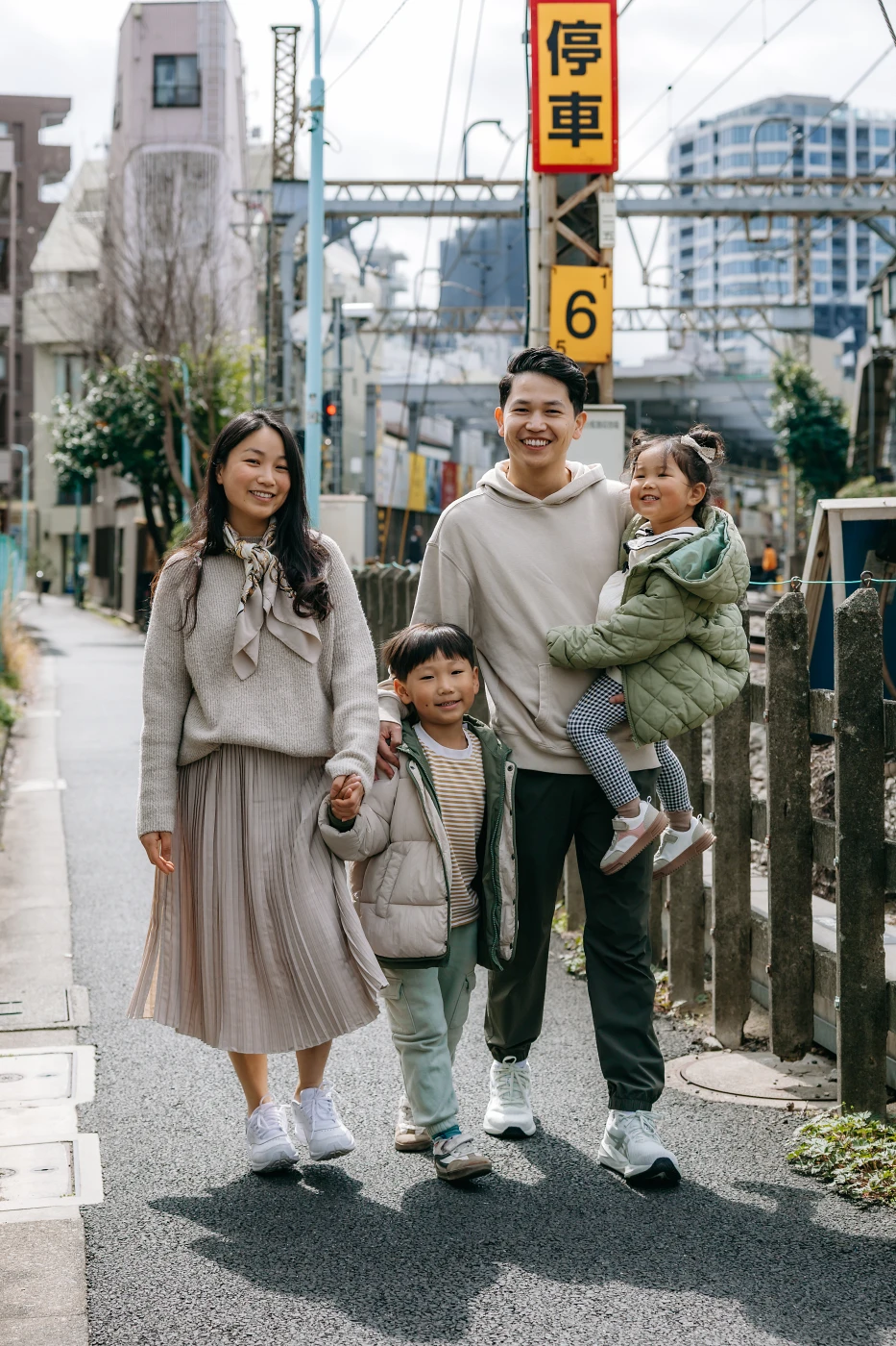 Relaxed Family Photoshoot in a Calm Tokyo Neighborhood Photos at residential no.5 - uvegotmoment Tokyo photography