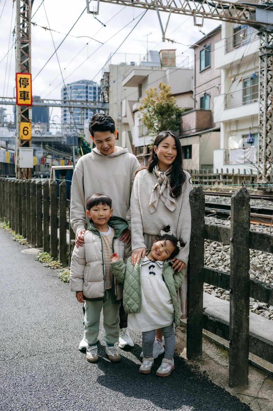 Relaxed Family Photoshoot in a Calm Tokyo Neighborhood Photos at residential no.6 - uvegotmoment Tokyo photography