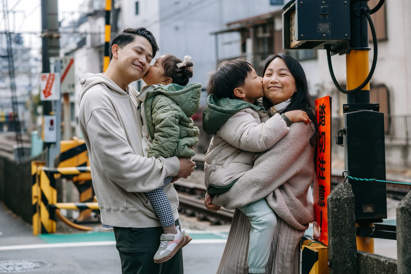 Relaxed Family Photoshoot in a Calm Tokyo Neighborhood Photos at residential no.11 - uvegotmoment Tokyo photography