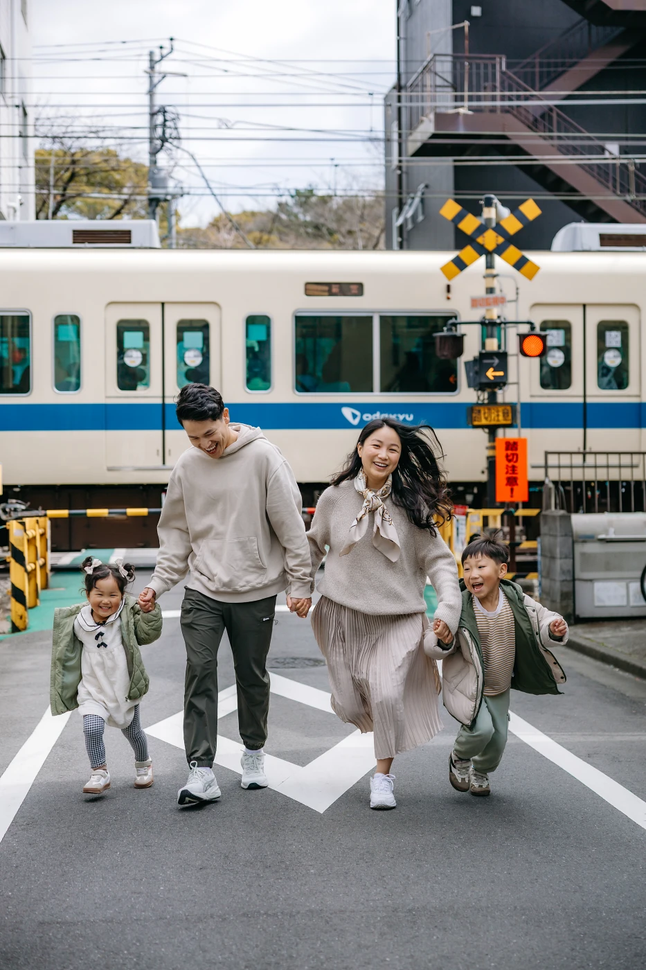 Relaxed Family Photoshoot in a Calm Tokyo Neighborhood Photos at residential no.13 - uvegotmoment Tokyo photography