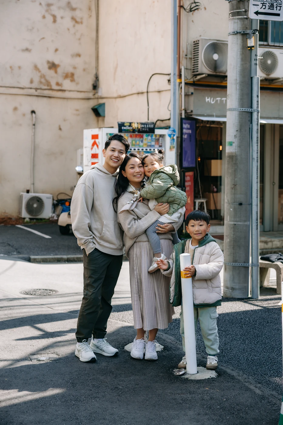 Relaxed Family Photoshoot in a Calm Tokyo Neighborhood Photos at residential no.19 - uvegotmoment Tokyo photography